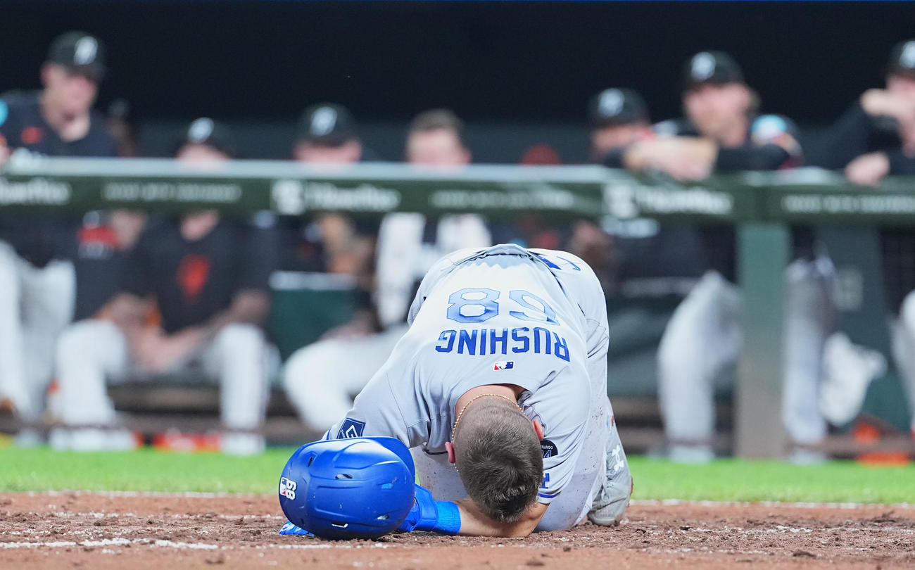 オリオールズ対ドジャース　6回表、自打球を足に受け、もん絶するラッシング