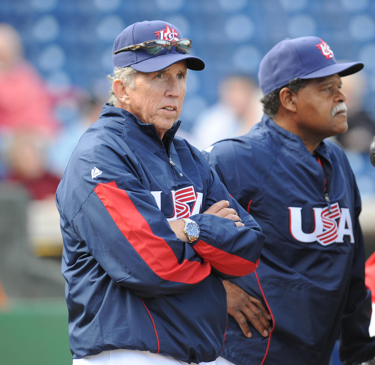 WBC米国代表練習　選手たちの動きをチェックするデーブ・ジョンソン監督（左）とレジー・スミス打撃コーチ　2009年3月2日
