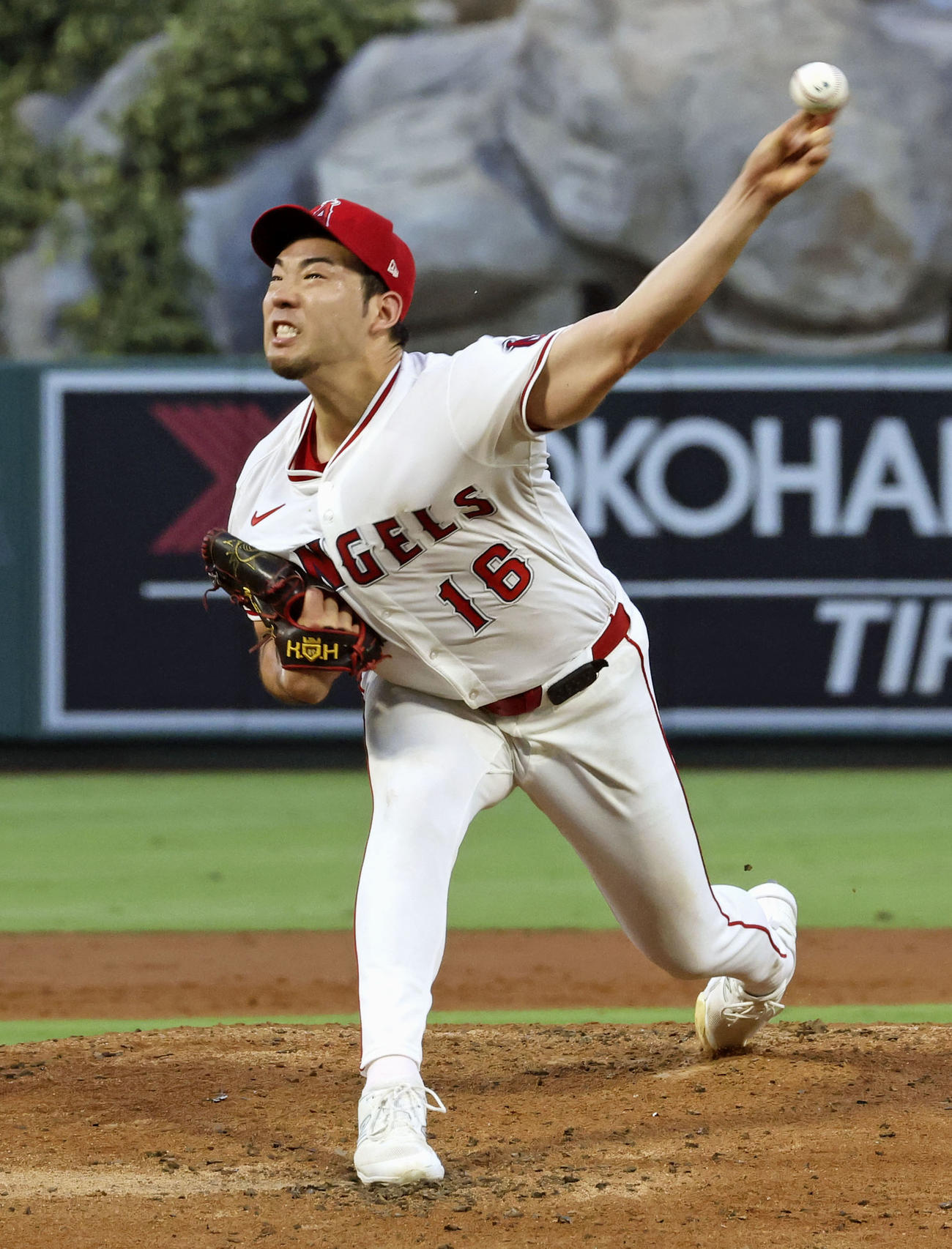 アスレチックス戦に先発し、2回を6安打7失点で11敗目を喫したエンゼルス・菊池（共同）