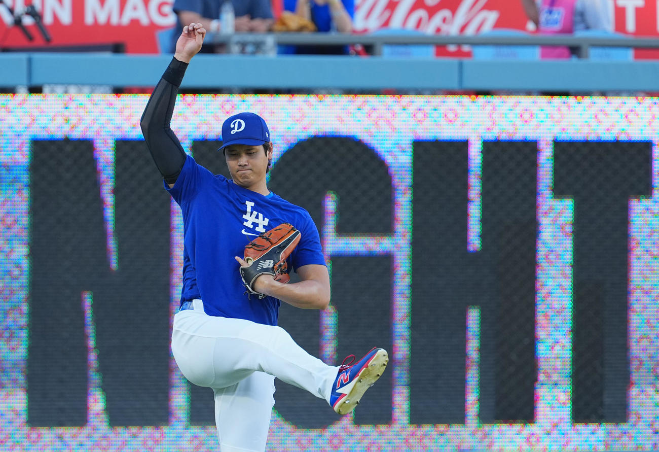 ドジャース対ロッキーズ　試合前、キャッチボールをするドジャース大谷（撮影・菅敏）