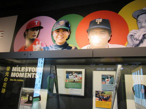 （6）日本人として初めてメジャーでプレーした村上雅則さん、米独立でもプレーした吉田えりさんら日本人選手の国際的活躍を紹介したコーナー