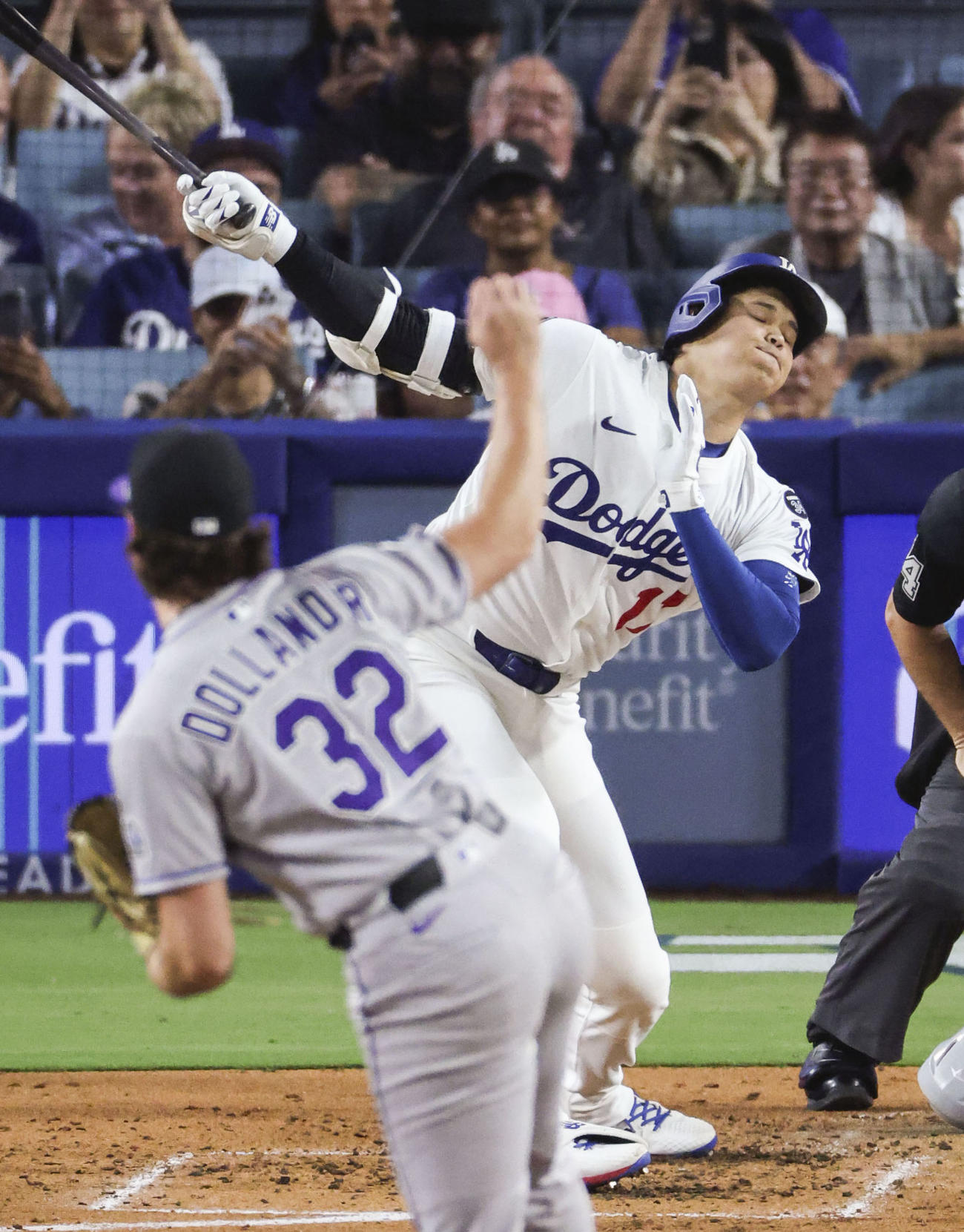 ロッキーズ戦の3回、好機に空振り三振に倒れるドジャース大谷。投手ドーランダー（共同）