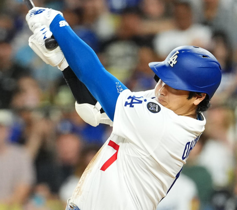 ドジャース対ロッキーズ　5回裏ドジャース1死二塁、右適時打を放つ大谷（撮影・菅敏）