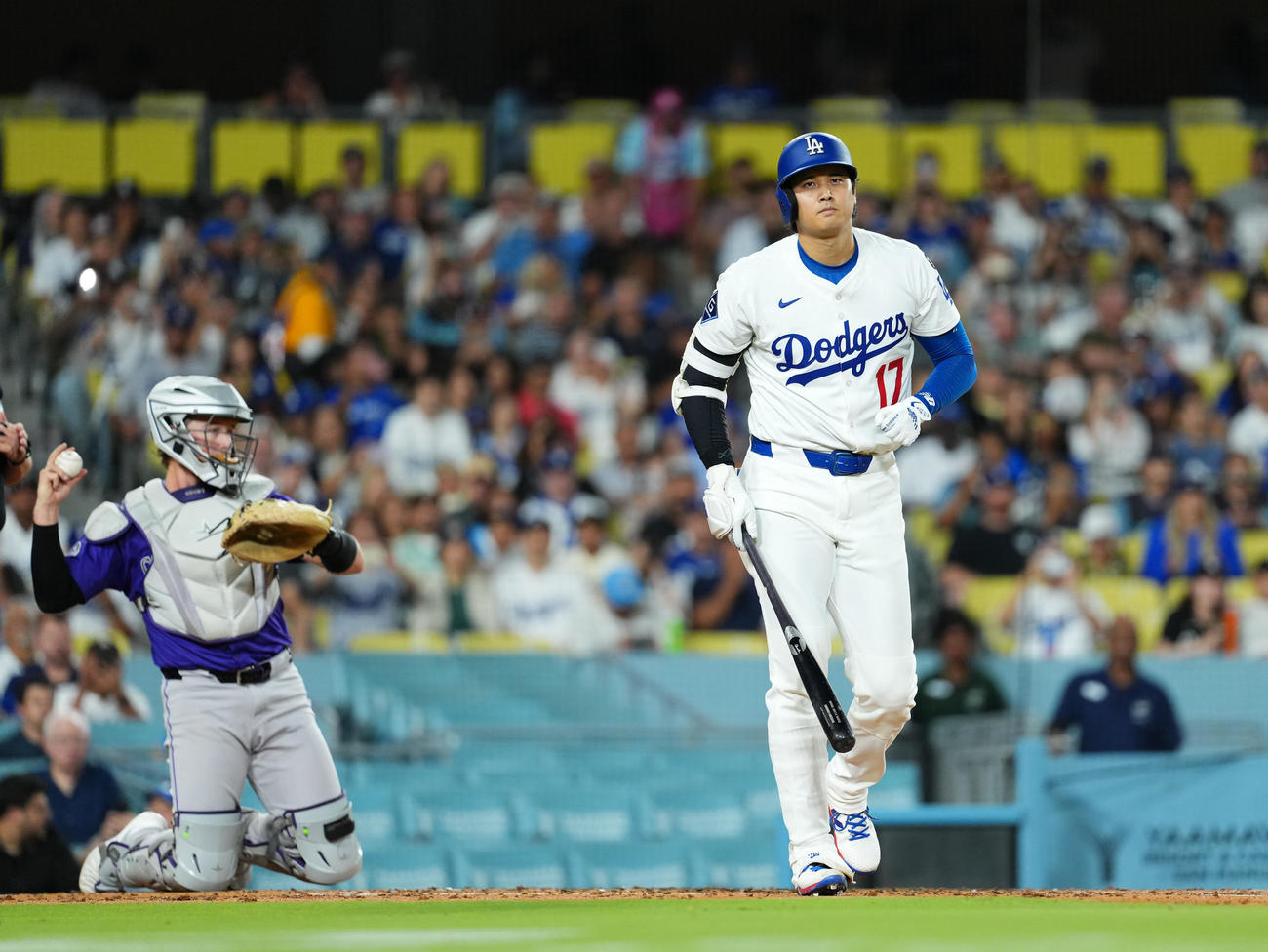 ドジャース対ロッキーズ　3回裏ドジャース2死、四球を選ぶ大谷（撮影・菅敏）