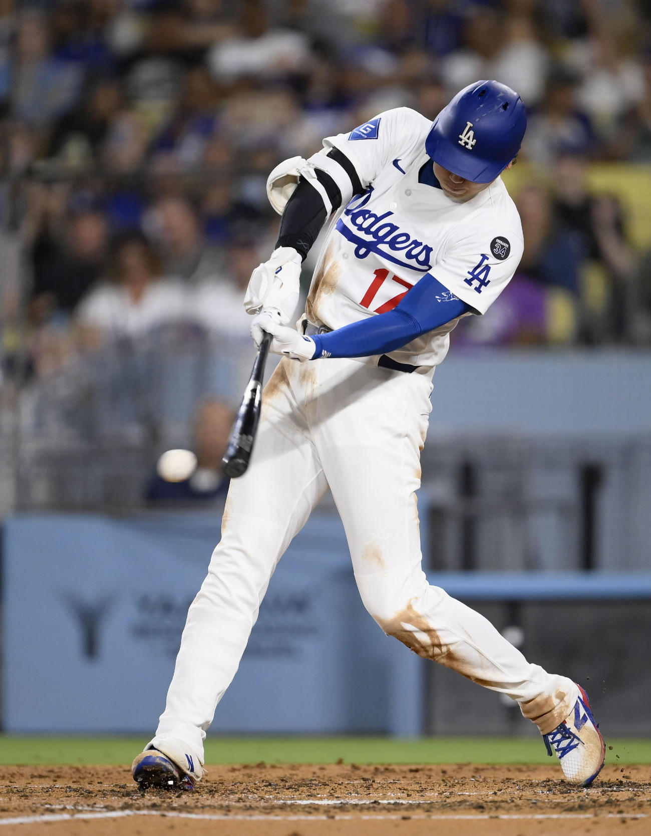 ロッキーズ戦の5回、右前適時打を放つドジャース大谷（共同）
