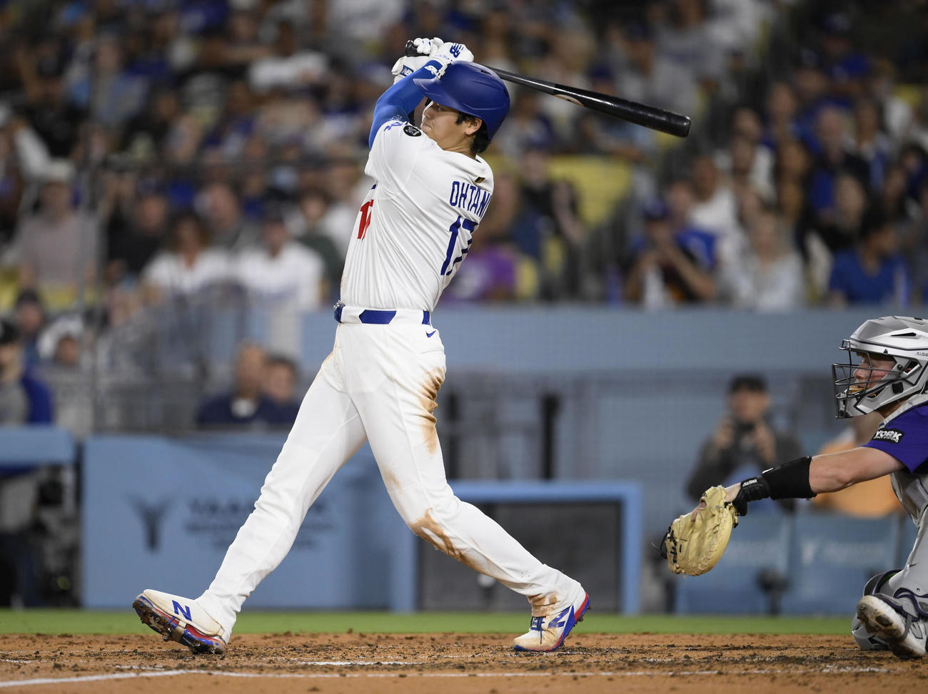 ロッキーズ戦の5回、右前適時打を放つドジャース大谷（共同）