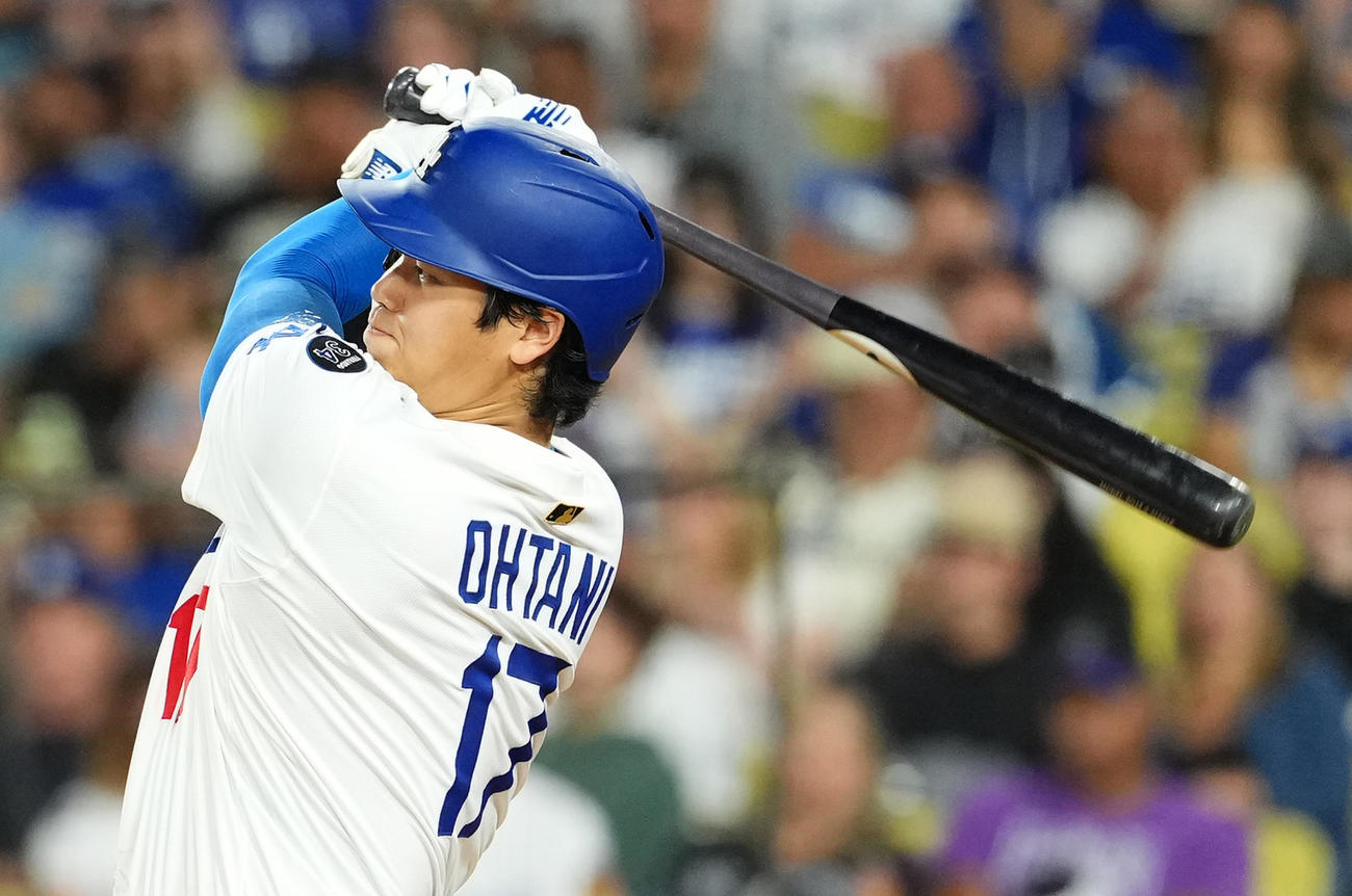 ドジャース対ロッキーズ　5回裏ドジャース1死二塁、右適時打を放つ大谷（撮影・菅敏）