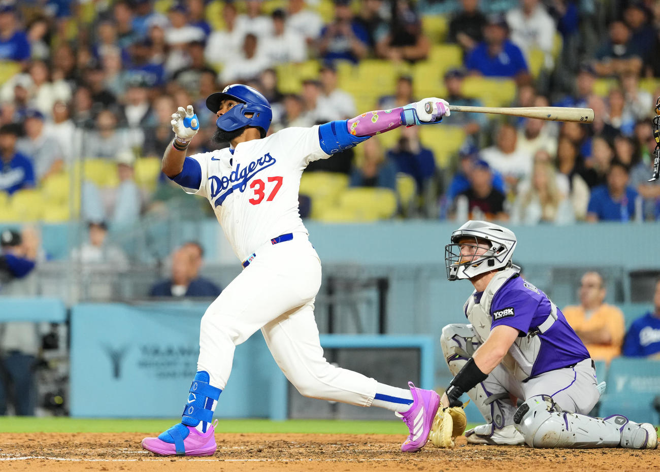 ドジャース対ロッキーズ　8回裏ドジャース2死、この試合2本目の本塁打を放つT・ヘルナンデス（撮影・菅敏）