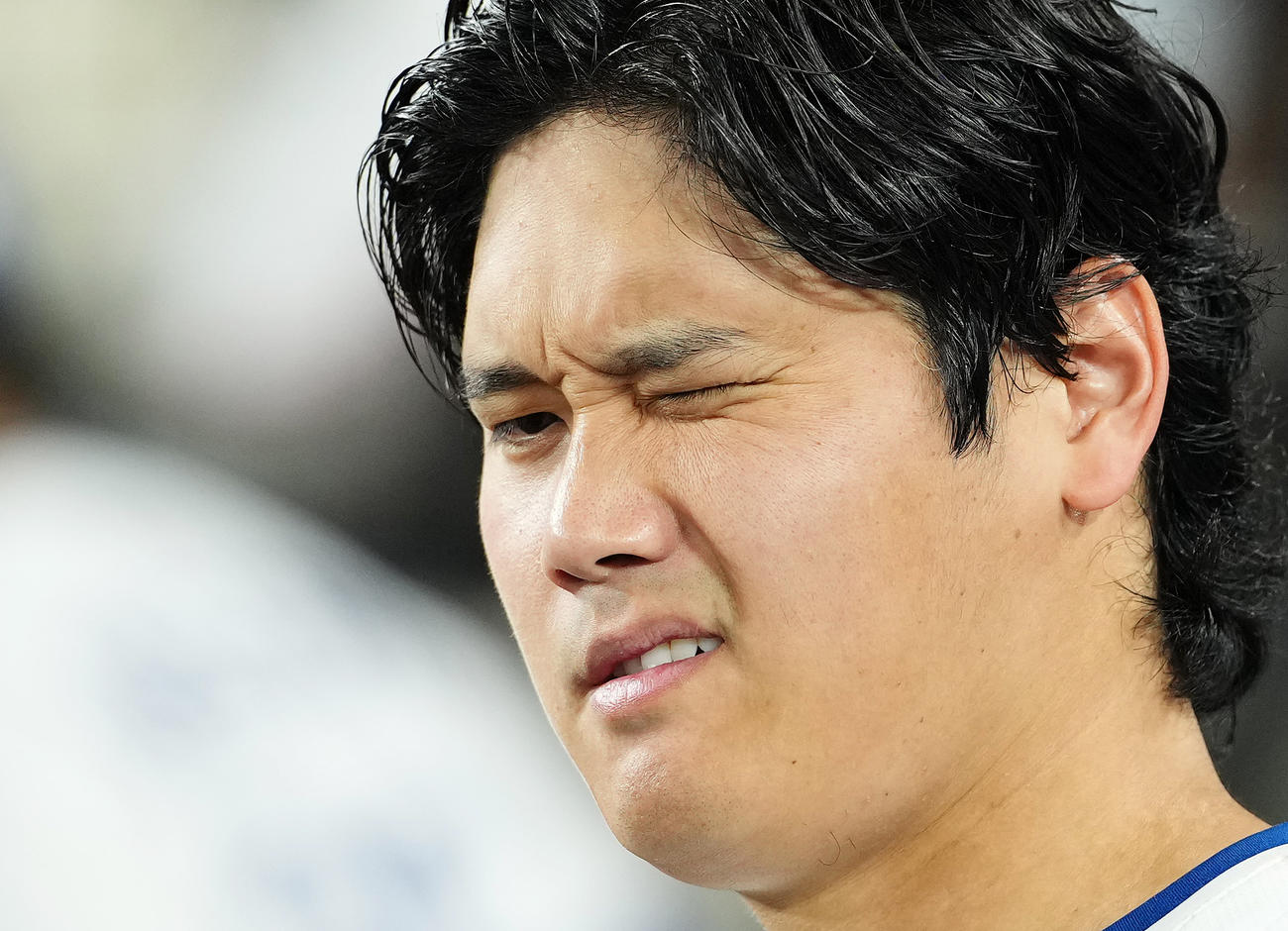 ドジャース対ロッキーズ　6回裏ドジャース1死、一ゴロに倒れ、ベンチで厳しい表情を見せる大谷（撮影・菅敏）