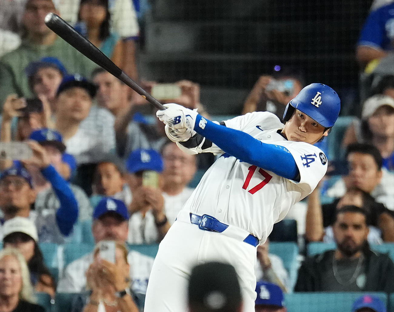 ドジャース対ロッキーズ　2回裏ドジャース2死三塁、右適時打を放つ大谷（撮影・菅敏）