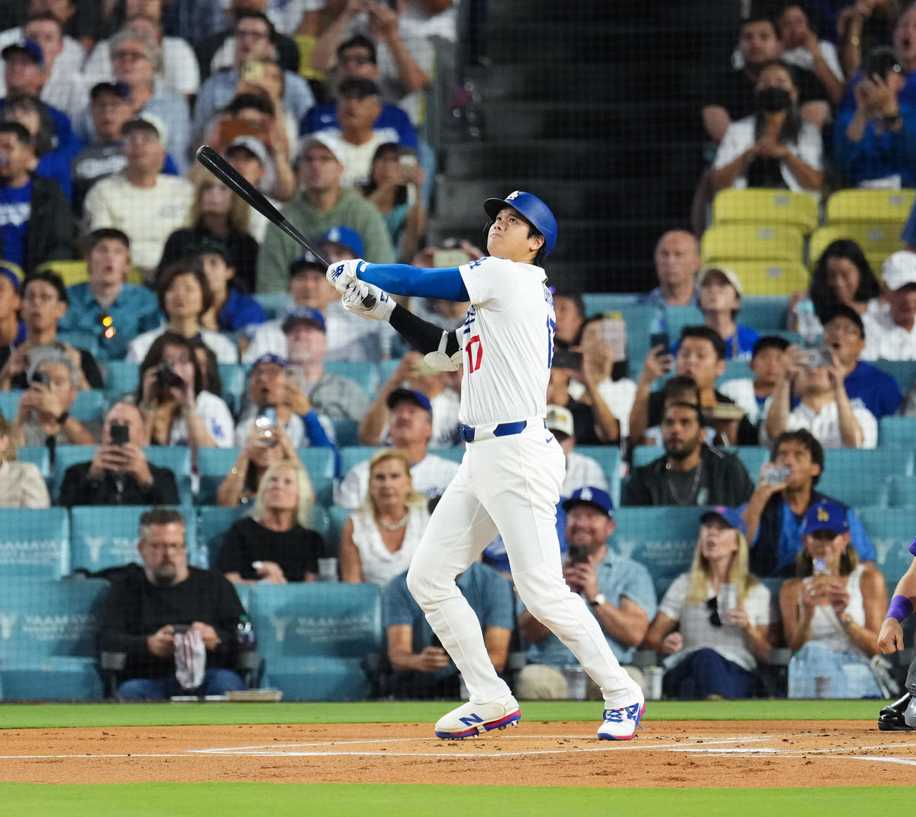 ドジャース対ロッキーズ　1回裏ドジャース無死、中飛に倒れる大谷（撮影・菅敏）
