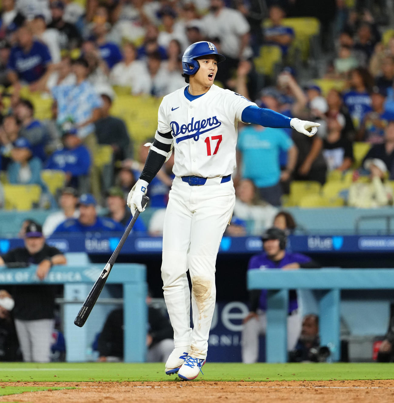 ドジャース対ロッキーズ　8回裏ドジャース1死一、二塁、捕手の打撃妨害をアピールする大谷（撮影・菅敏）