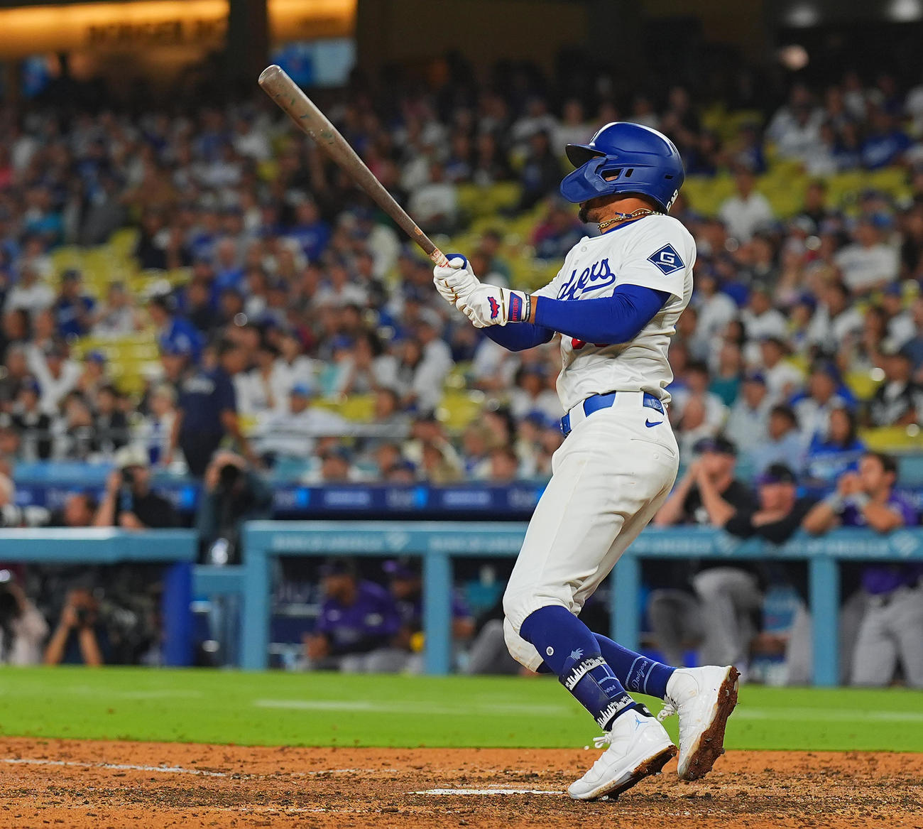 ドジャース対ロッキーズ　8回裏ドジャース1死満塁、満塁本塁打を放つベッツ（撮影・菅敏）