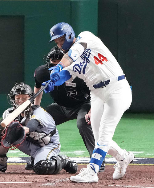 ドジャース、拙守連発でレジェンド左腕の足を引っ張る パヘスが2戦