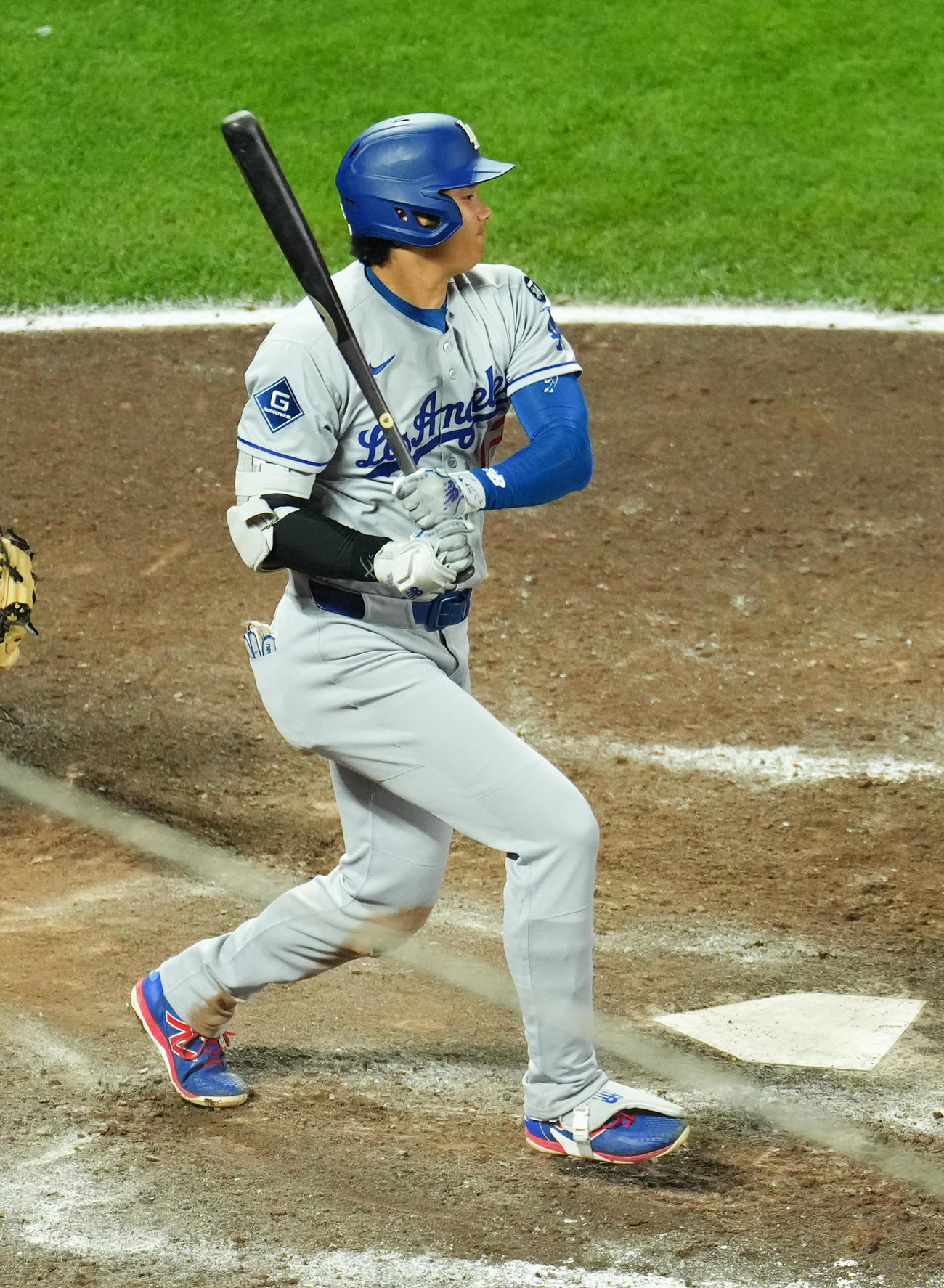 ジャイアンツ対ドジャース　9回表ドジャース1死、右前打を放つ大谷（撮影・菅敏）