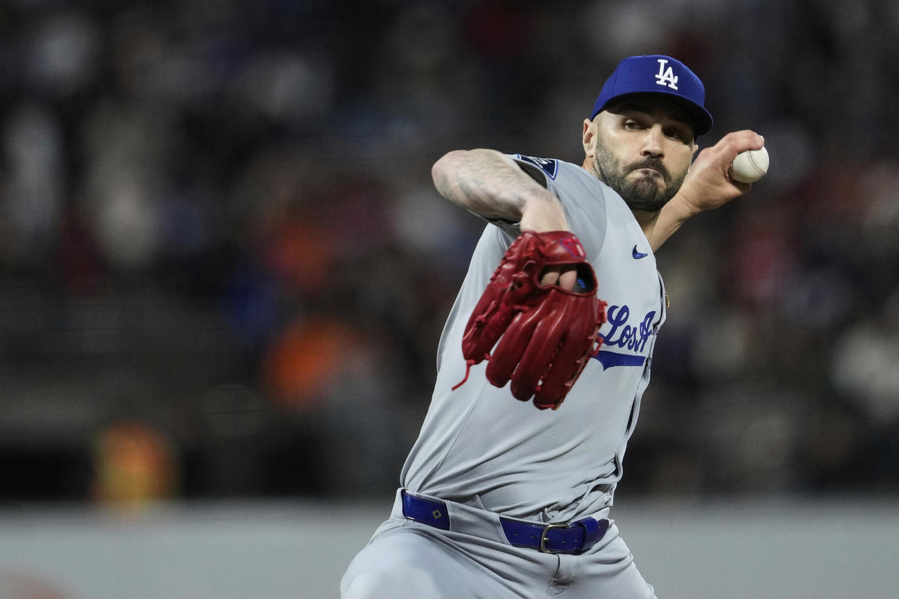 ジャイアンツ対ドジャース　9回に登板したスコット（AP）

