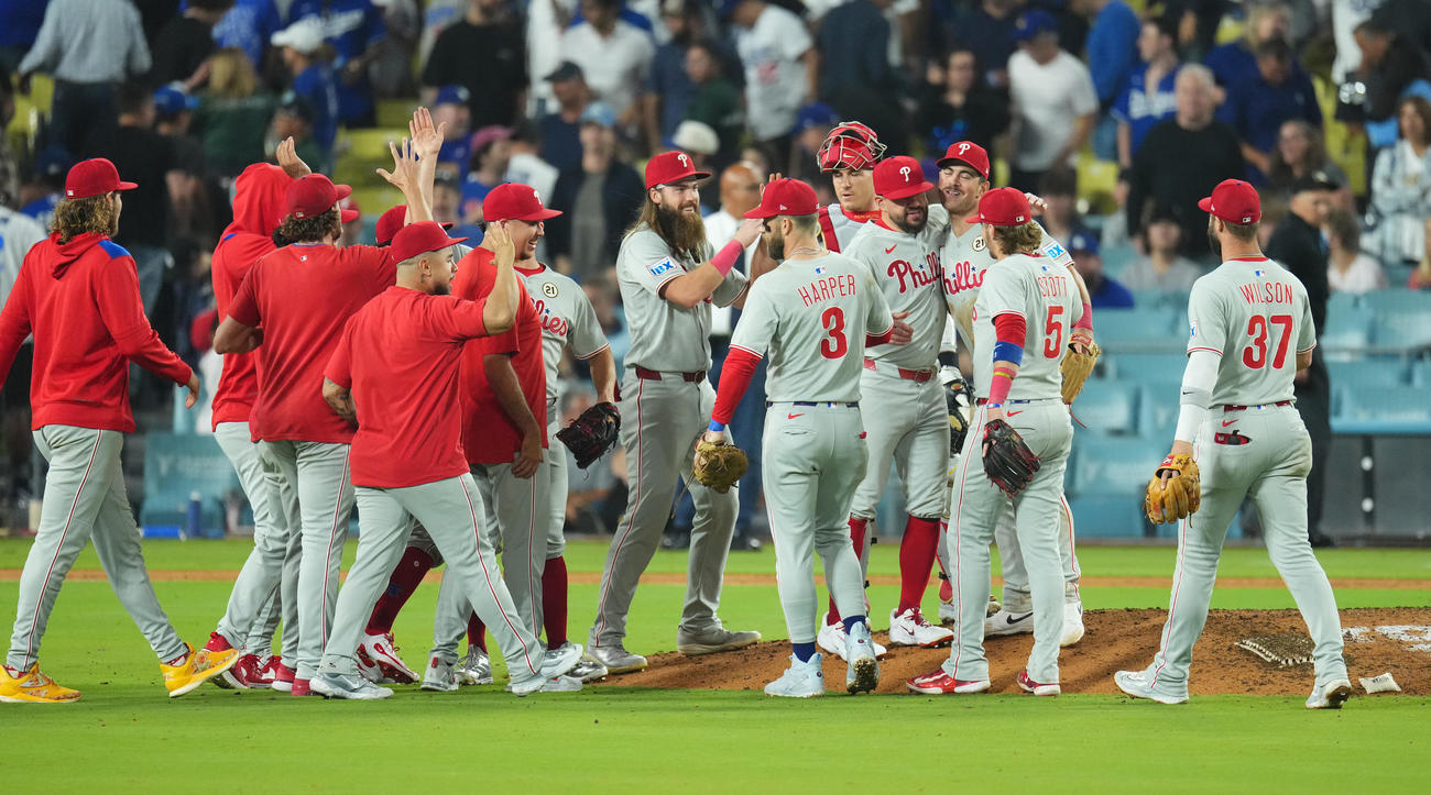 ドジャース対フィリーズ　地区優勝し、喜ぶフィリーズナイン（撮影・菅敏）