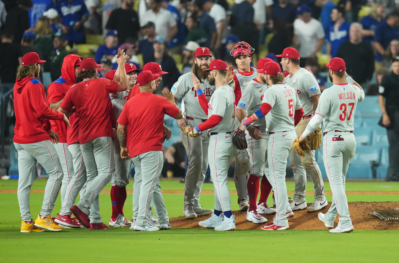 ドジャース対フィリーズ　地区優勝し、喜ぶフィリーズナイン（撮影・菅敏）