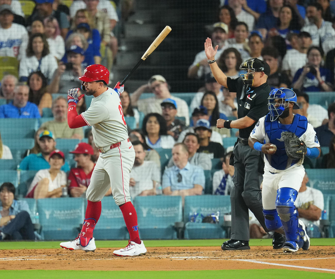 ドジャース対フィリーズ　3回表ドジャース無死一塁、空振りの三振に倒れるシュワバー（撮影・菅敏）