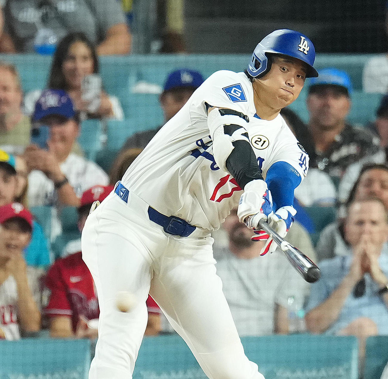 ドジャース対フィリーズ　5回裏ドジャース1死一塁、右適時二塁打を放つ大谷（撮影・菅敏）
