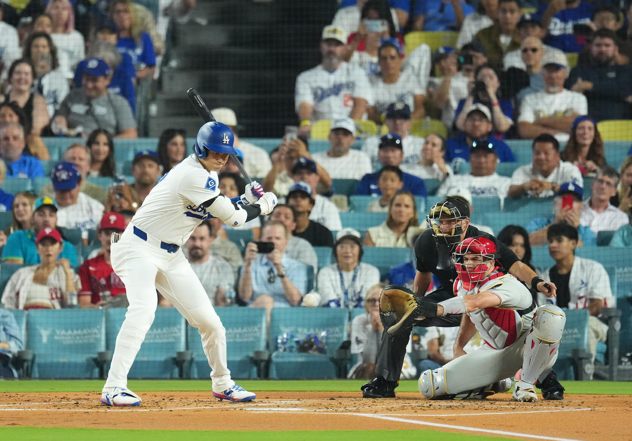 フィリーズ対ドジャース　1回裏ドジャース無死、見逃しの三振に倒れる大谷（撮影・菅敏）
