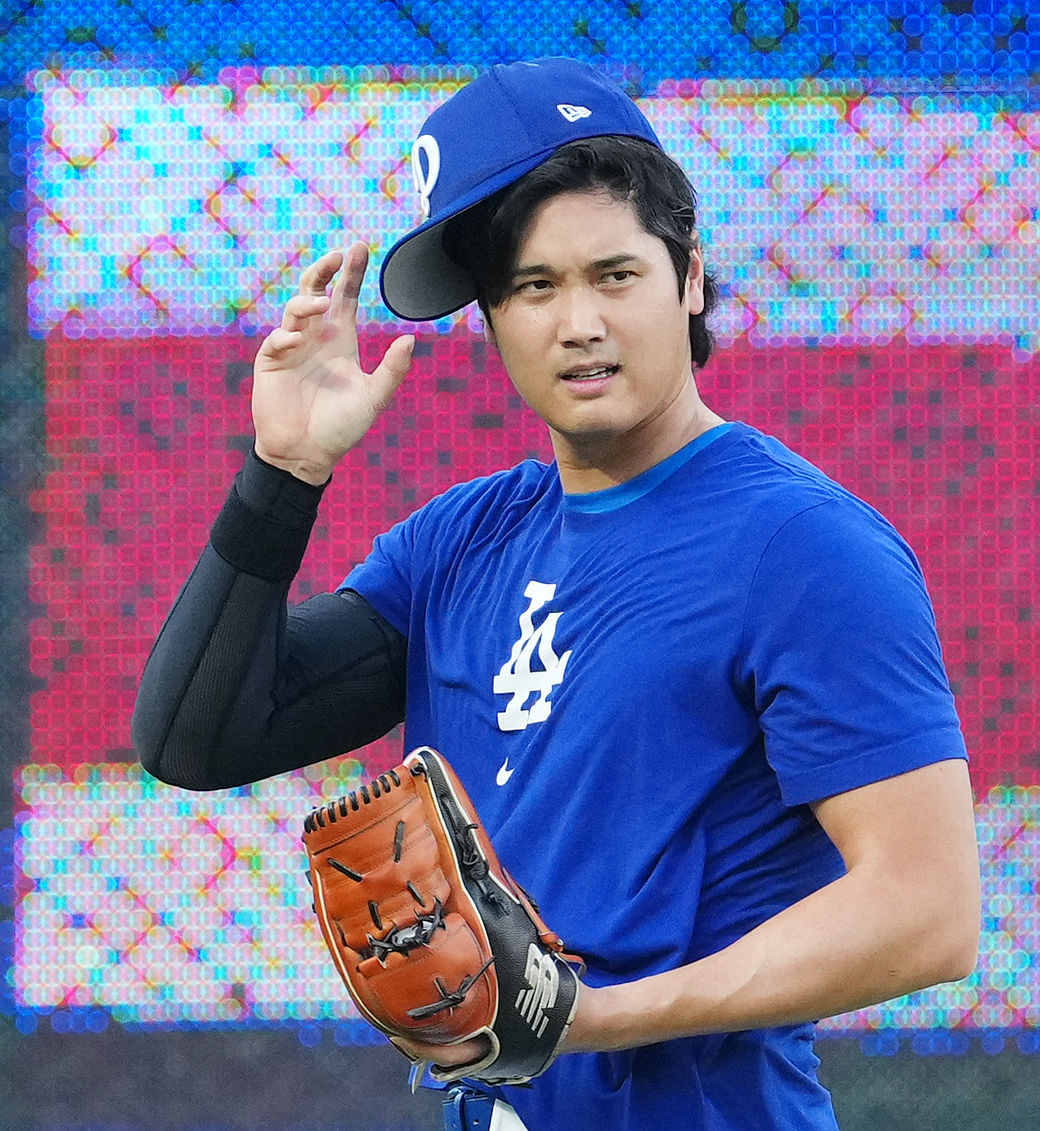 ドジャース対フィリーズ　試合前、調整するドジャース大谷（撮影・菅敏）