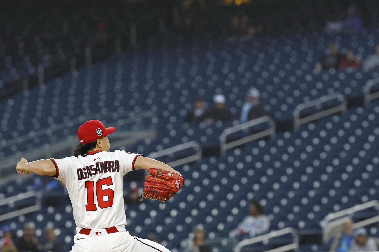 ブレーブス戦の9回に投球するナショナルズ小笠原慎之介（ロイター）