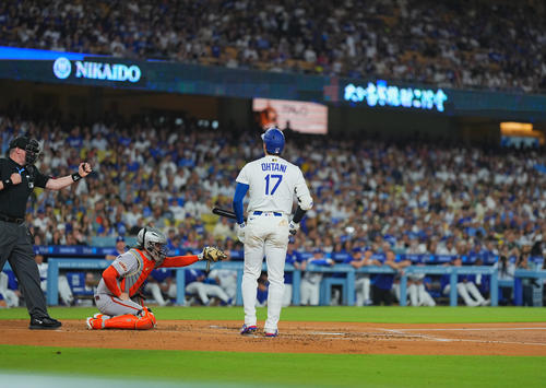 ドジャース対ジャイアンツ　1回裏ドジャース無死、見逃しの三振に倒れる大谷（撮影・菅敏）