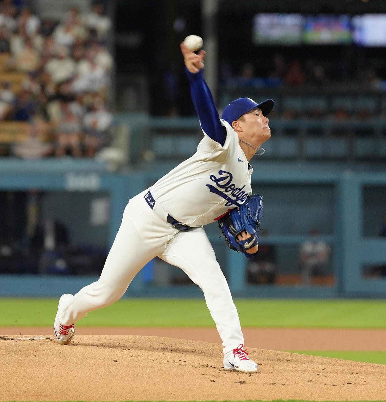 ドジャース対ジャイアンツ　力投するドジャース山本（撮影・菅敏）