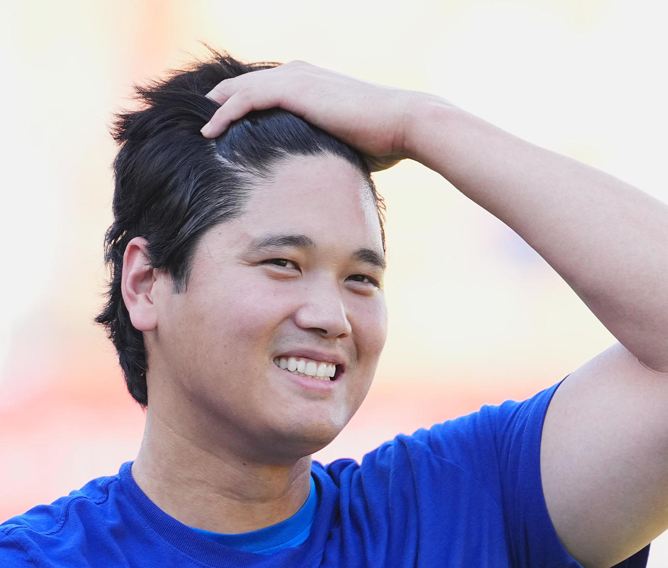 ドジャース対ジャイアンツ　試合前の練習を終え、笑顔で引き揚げるドジャース大谷（撮影・菅敏）