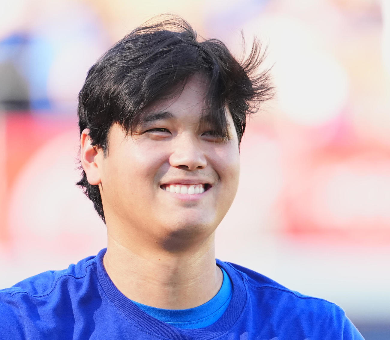 ドジャース対ジャイアンツ　試合前の練習を終え、笑顔で引き揚げるドジャース大谷（撮影・菅敏）