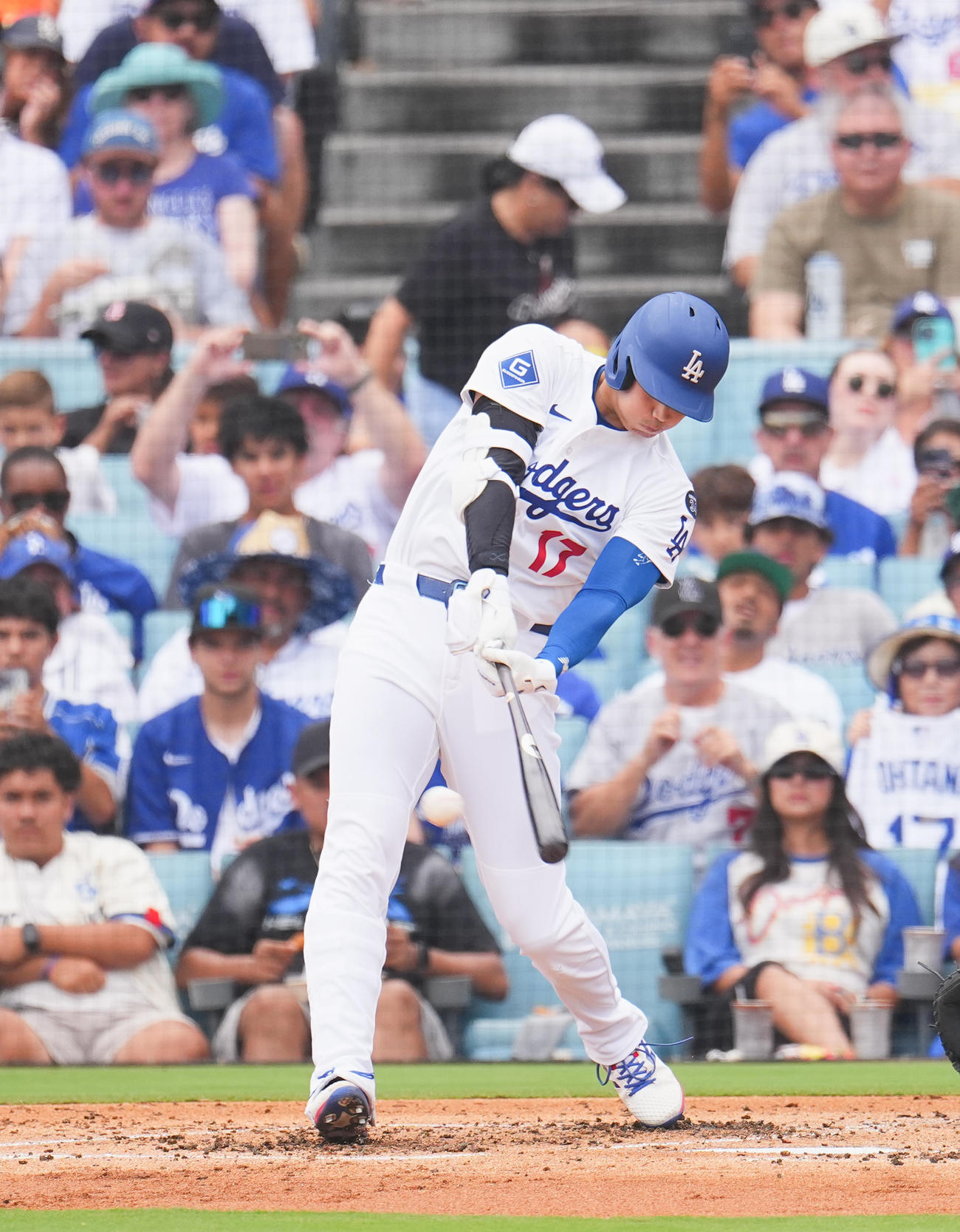 ドジャース対ジャイアンツ　3回裏ドジャース2死、右飛に倒れる大谷（撮影・菅敏）