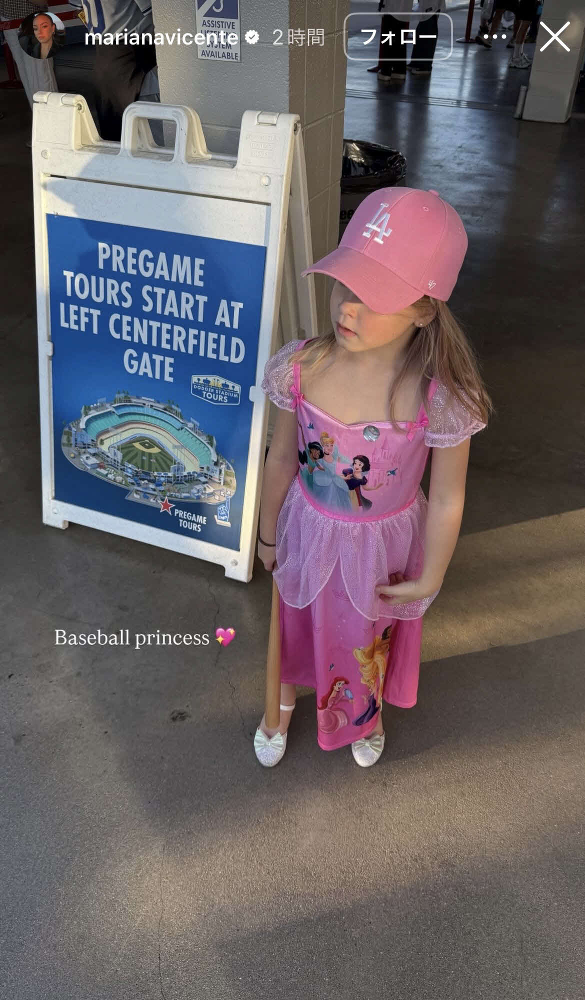 ドジャースタジアムに訪れたキケ・ヘルナンデスの長女ペネロペちゃん（マリアナ夫人のインスタグラムから）