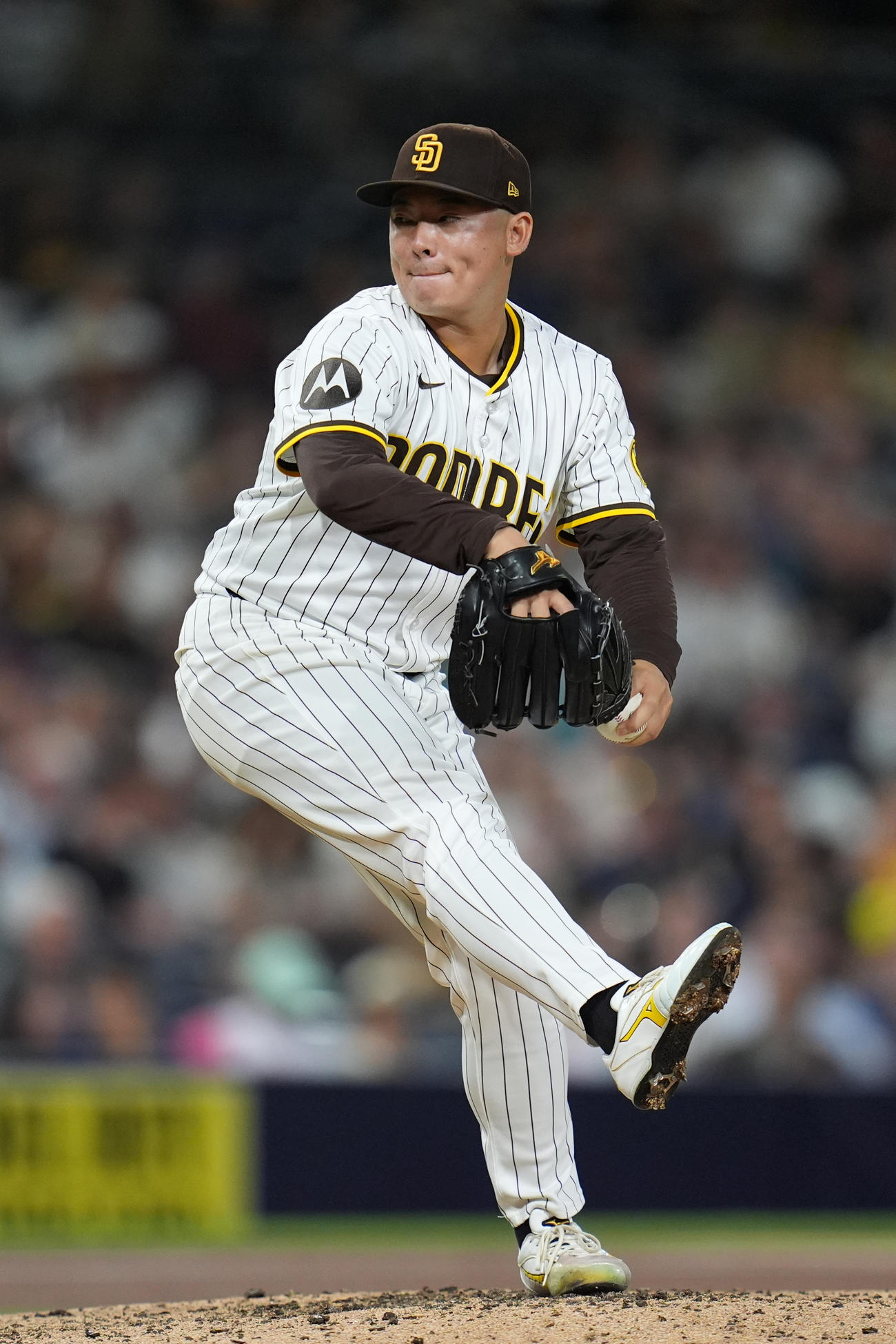 ブルワーズ戦で力投するパドレス松井裕樹（AP）