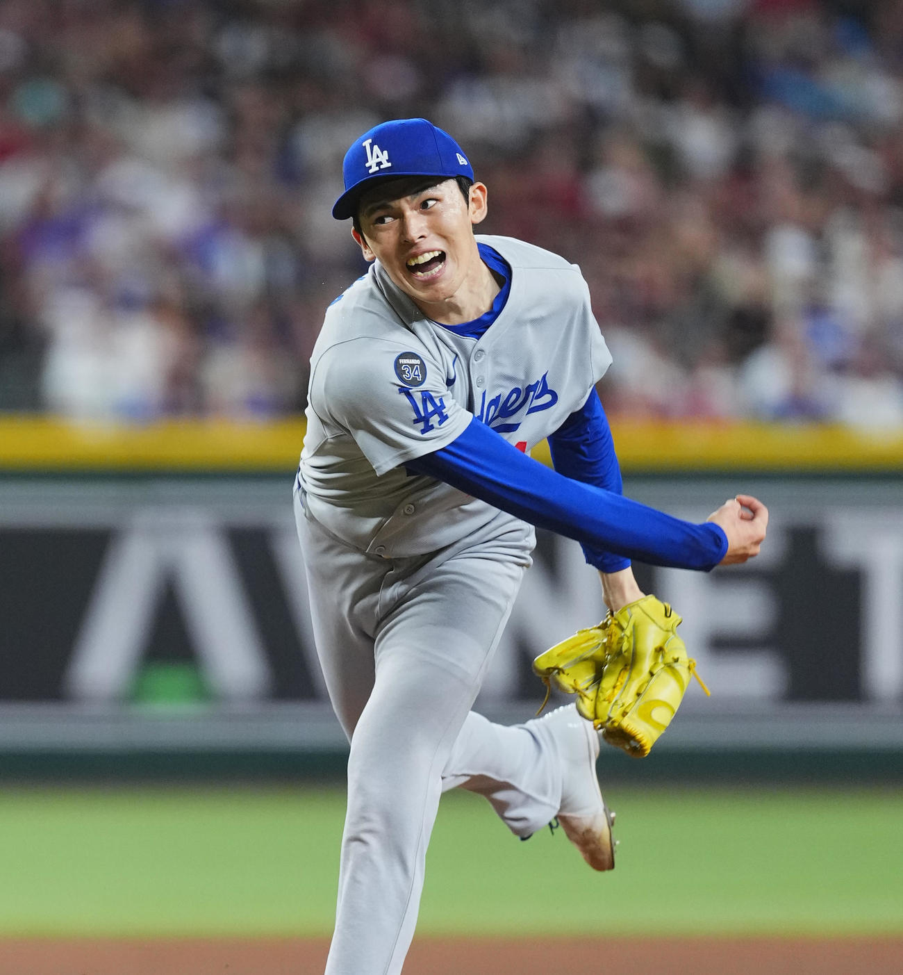 ダイヤモンドバックス対ドジャース　7回に登板し、力投するドジャース佐々木（撮影・菅敏）
