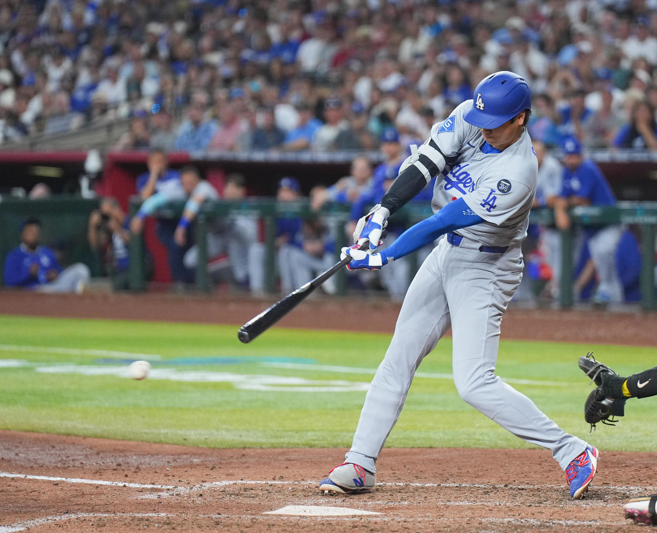 ダイヤモンドバックス対ドジャース　5回表ドジャース2死一塁、ニゴロに倒れる大谷（撮影・菅敏）