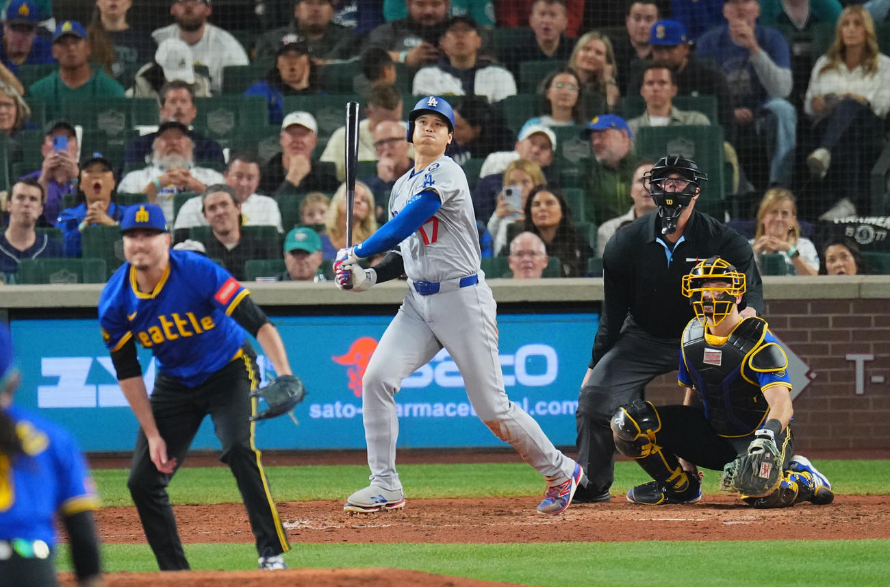 マリナーズ対ドジャース　7回表ドジャース1死、中飛に倒れる大谷（撮影・菅敏）