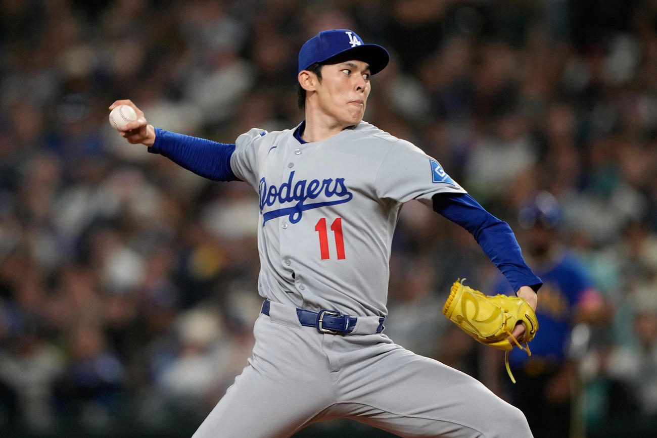 マリナーズ戦で力投するドジャース佐々木朗希（AP）