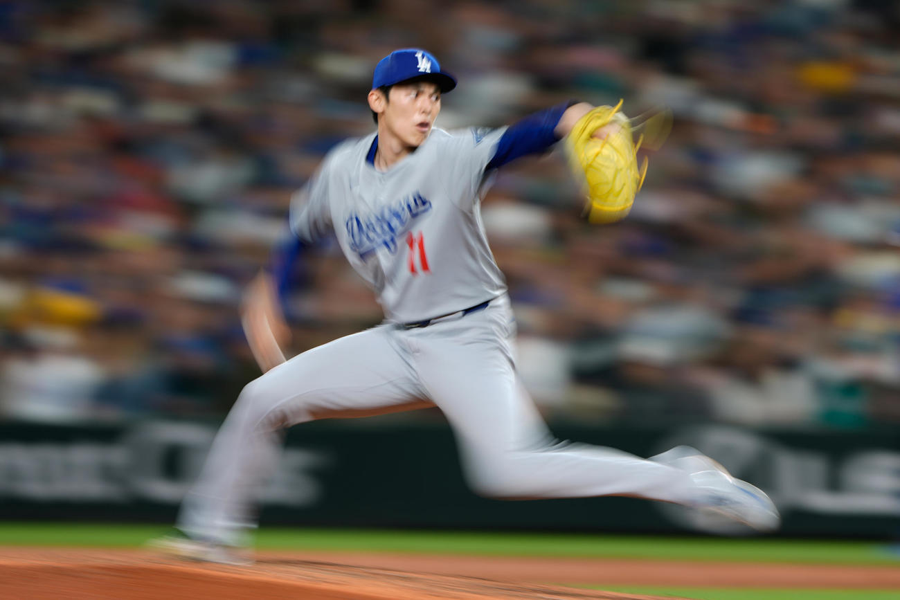 マリナーズ戦の7回に登板したドジャース佐々木朗希（AP）