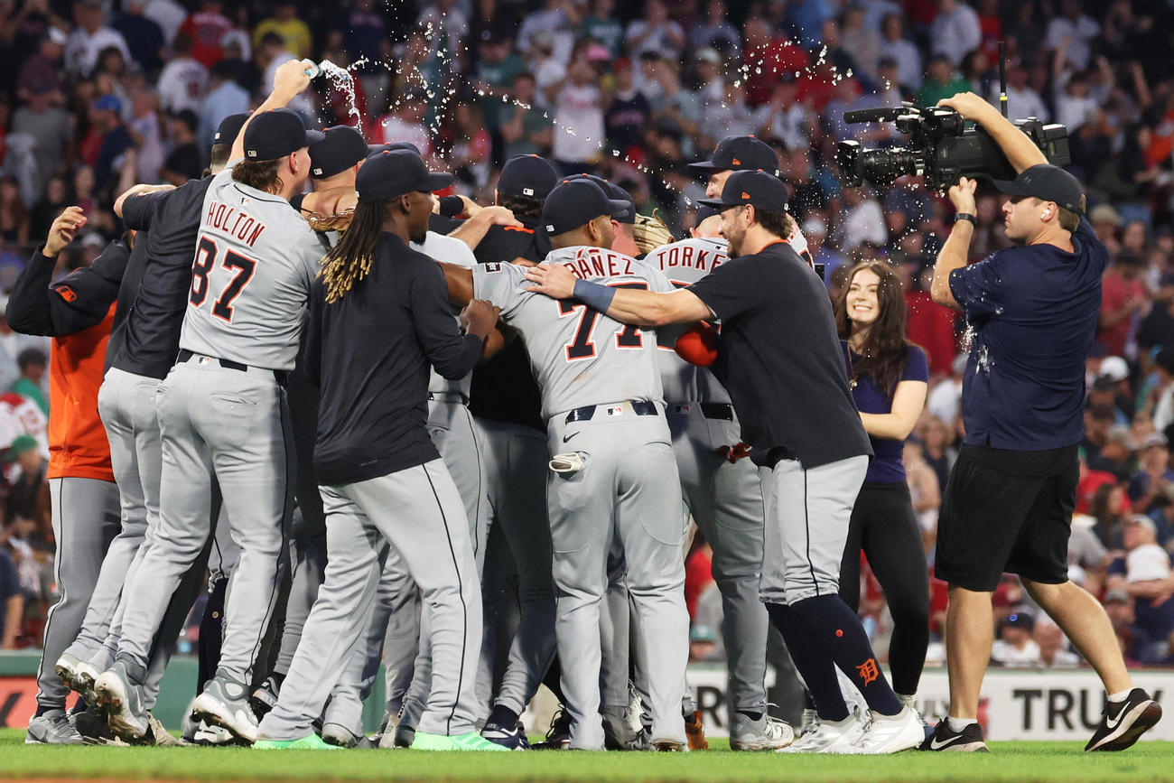 ポストシーズン進出を決めて喜ぶタイガースの選手たち（AP）