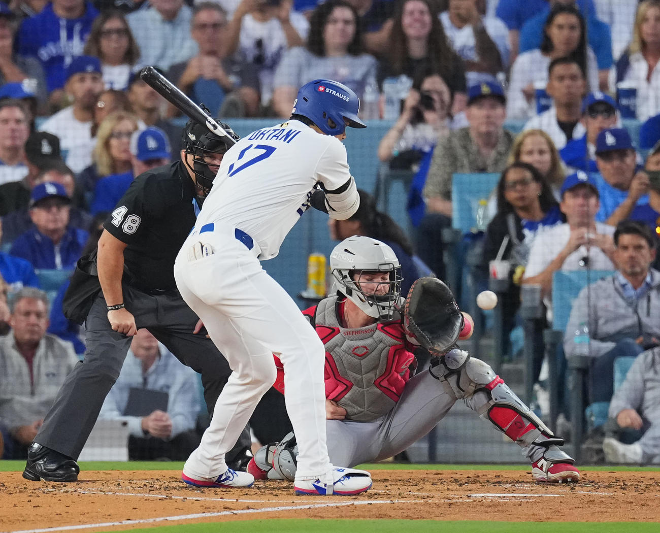 ドジャース対レッズ　2回裏ドジャース2死二塁、見逃しの三振に倒れる大谷（撮影・菅敏）