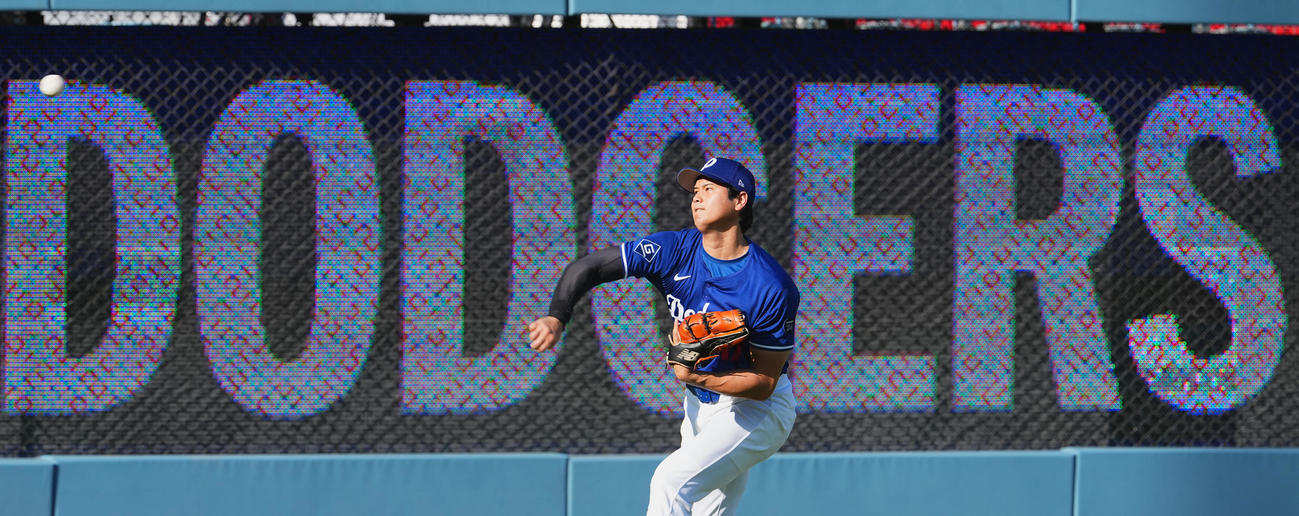 ドジャース対レッズ　試合前、キャッチボールをする大谷（撮影・菅敏）