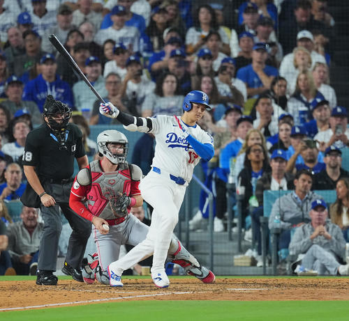 ドジャース対レッズ　4回裏ドジャース1死、空振りの三振に倒れる大谷（撮影・菅敏）