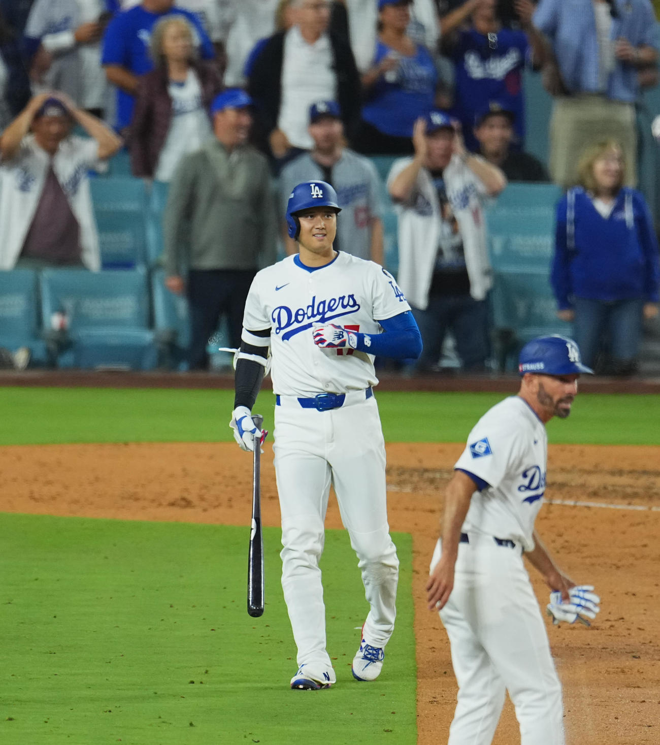 ドジャース対レッズ　4回裏ドジャース1死一、二塁、右飛に倒れる大谷（撮影・菅敏）