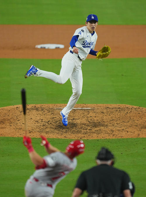 ドジャース対レッズ　9回に登板し、最後を締めくくったドジャース佐々木（撮影・菅敏）