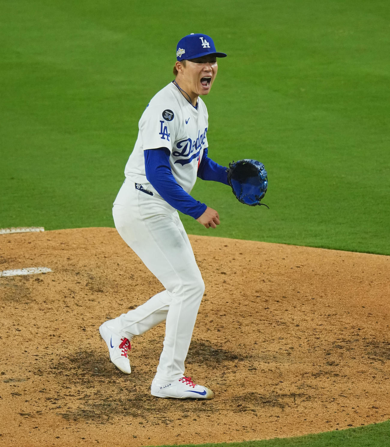 ドジャース対レッズ　6回、投球後に叫ぶ山本（撮影・菅敏）