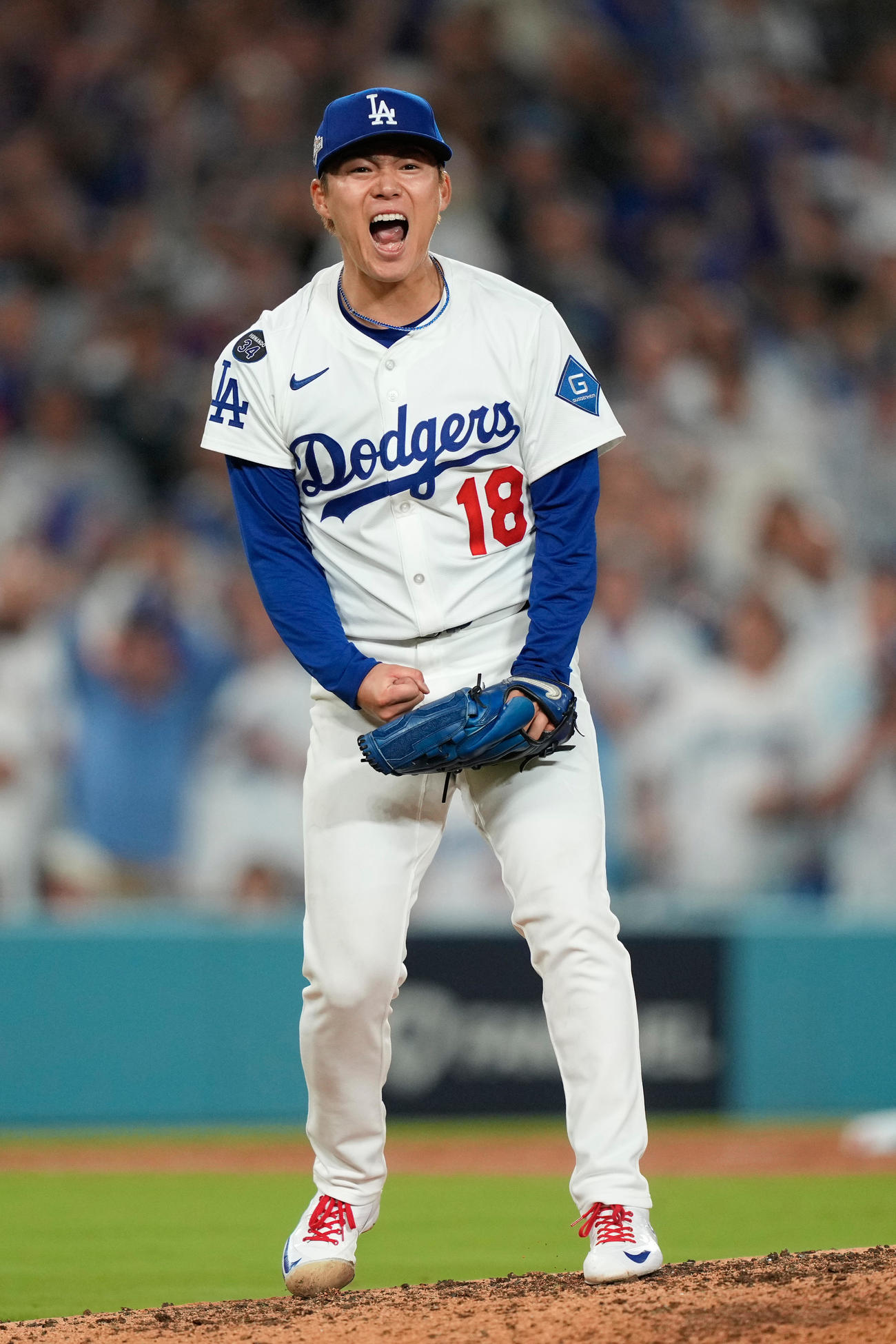 ６回に三振に打ち取り叫ぶ山本由伸