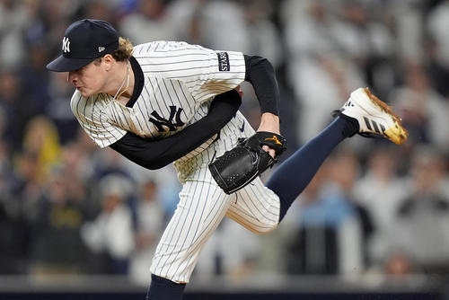 レッドソックス戦で力投するヤンキースのシュリター（AP）