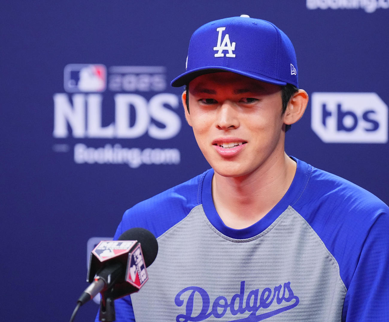 地区シリーズフィリーズ対ドジャース　前日会見に臨むドジャース佐々木（撮影・菅敏）