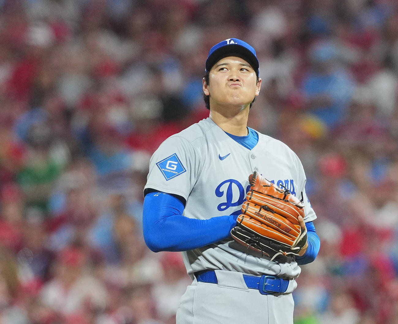 地区シリーズ・フィリーズ対ドジャース　2回、3失点に渋い表情を見せる大谷（撮影・菅敏）